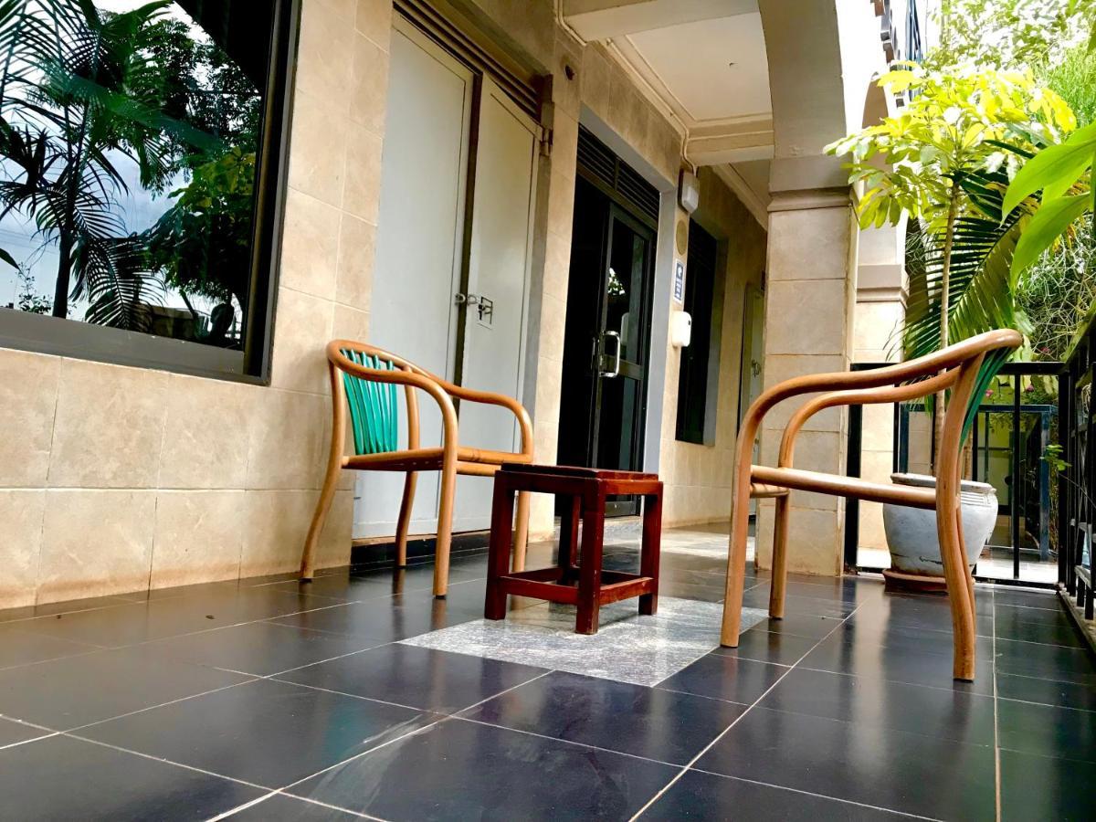 Capernaum Hotels Kyambogo  ภายนอก รูปภาพ